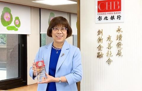 彰銀精進永續作為,二度蟬聯永續韌性領航獎,圖為董事長凌忠嫄。