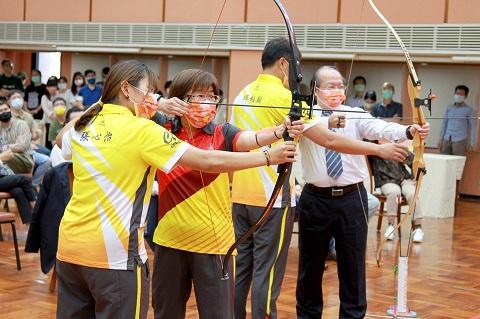 董事長及總經理射箭體驗